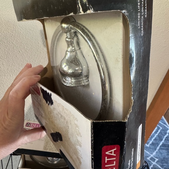 🆕 Set of 2 Matching Delta Towel rings in chrome - Picture 2 of 3